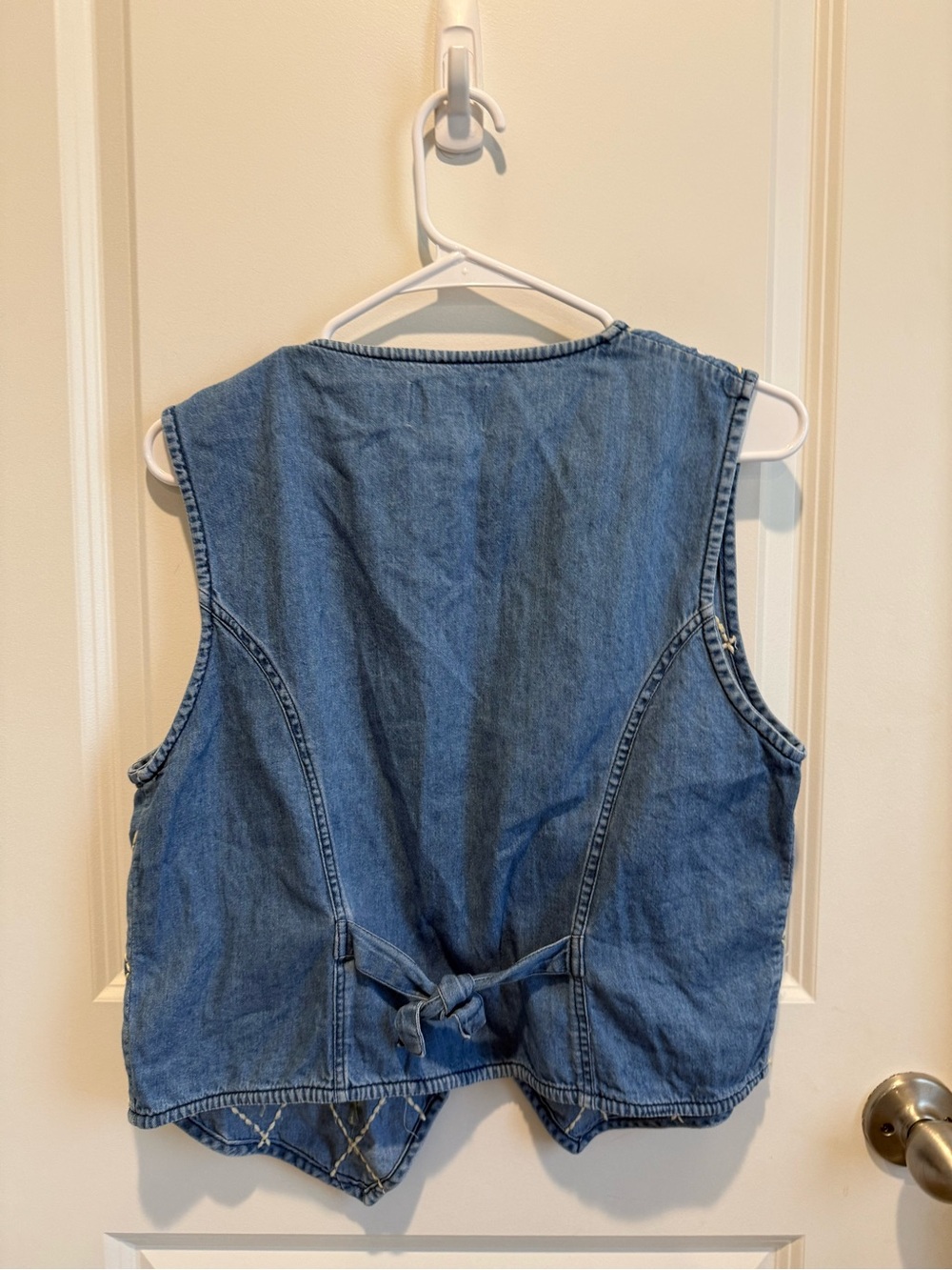 Paul Harris Denim Embroidered Floral Button Front Vest Women’s M - Picture 3 of 3